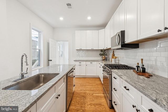 2433 BROWN ST, Philadelphia, PA 19130