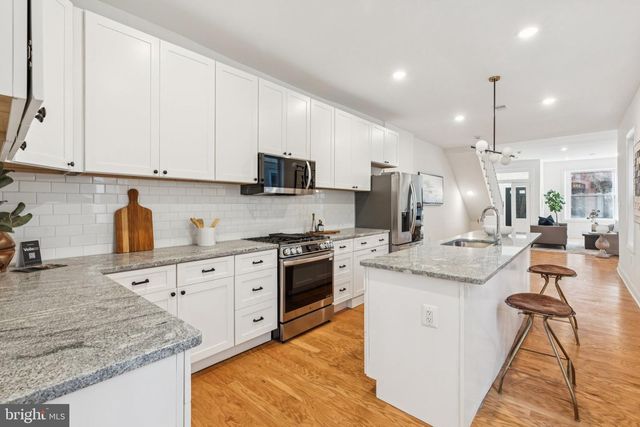 2433 BROWN ST, Philadelphia, PA 19130