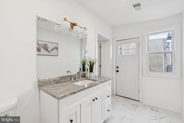 2433 BROWN ST, Philadelphia, PA 19130