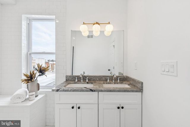 2433 BROWN ST, Philadelphia, PA 19130