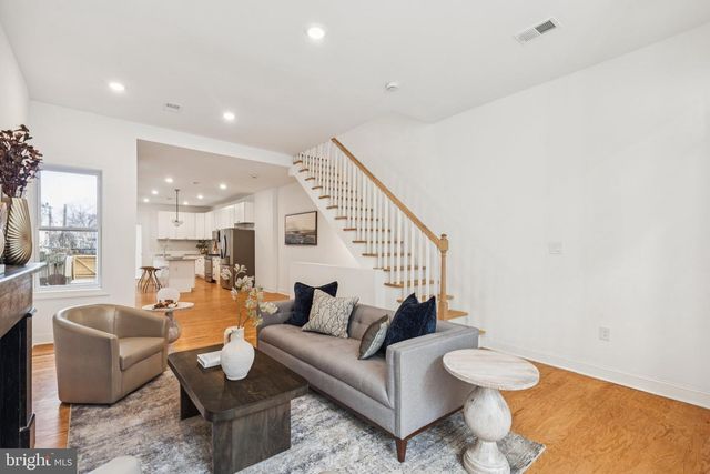 2433 BROWN ST, Philadelphia, PA 19130