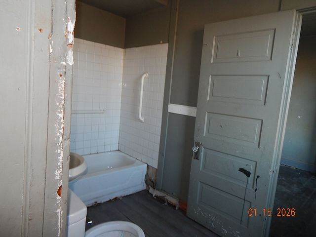 1410 W 4th St Street, Davenport, IA 52802