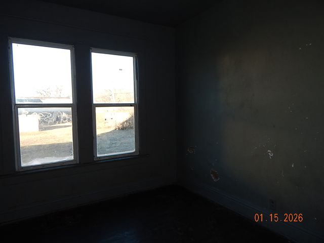 1410 W 4th St Street, Davenport, IA 52802