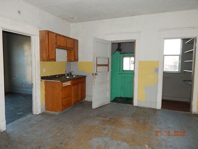 1410 W 4th St Street, Davenport, IA 52802