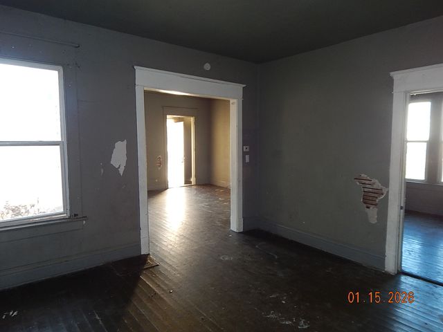 1410 W 4th St Street, Davenport, IA 52802