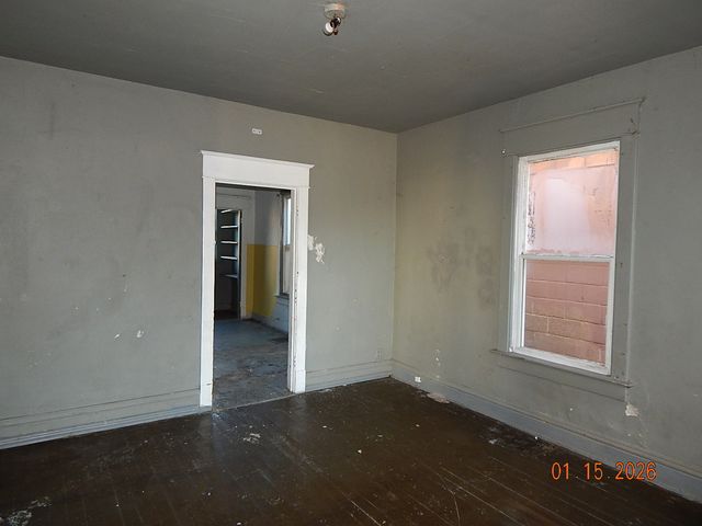 1410 W 4th St Street, Davenport, IA 52802