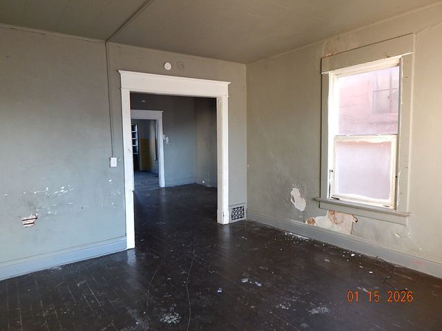 1410 W 4th St Street, Davenport, IA 52802