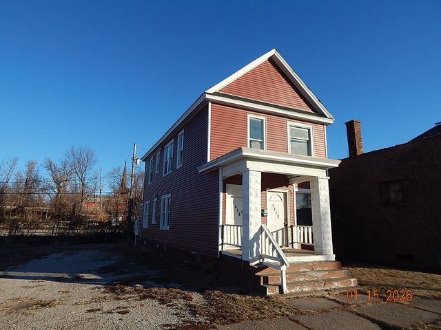 1410 W 4th St Street, Davenport, IA 52802