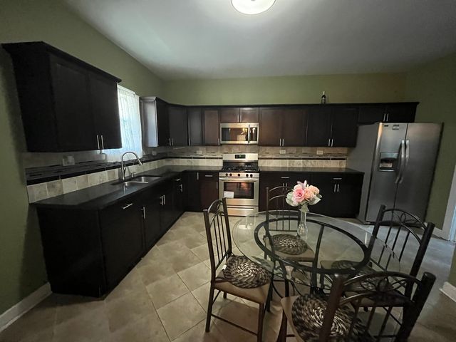 802 SECOND Avenue, Aurora, IL 60505