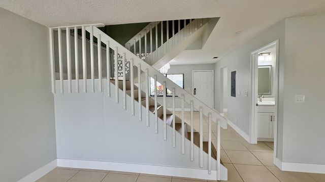 5325 TENNIS Lane, Delray Beach, FL 33484