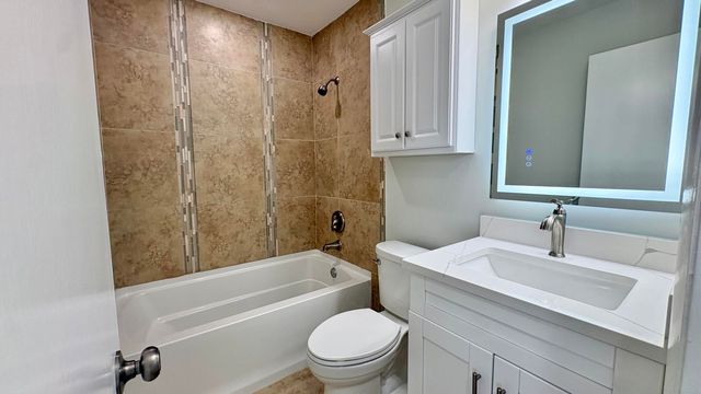 5325 TENNIS Lane, Delray Beach, FL 33484