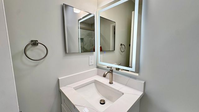 5325 TENNIS Lane, Delray Beach, FL 33484