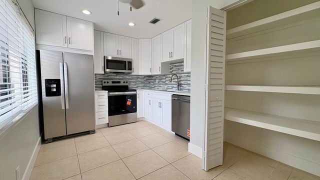 5325 TENNIS Lane, Delray Beach, FL 33484