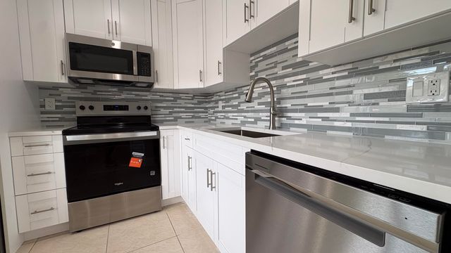 5325 TENNIS Lane, Delray Beach, FL 33484