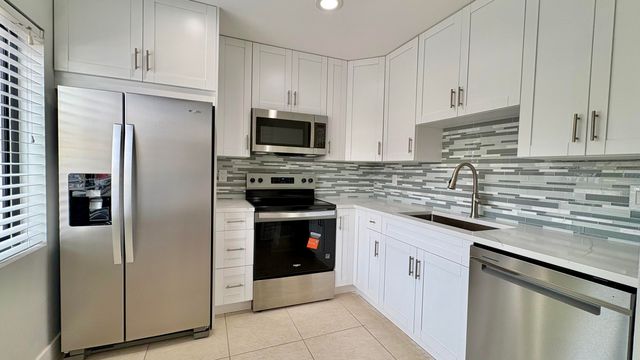 5325 TENNIS Lane, Delray Beach, FL 33484