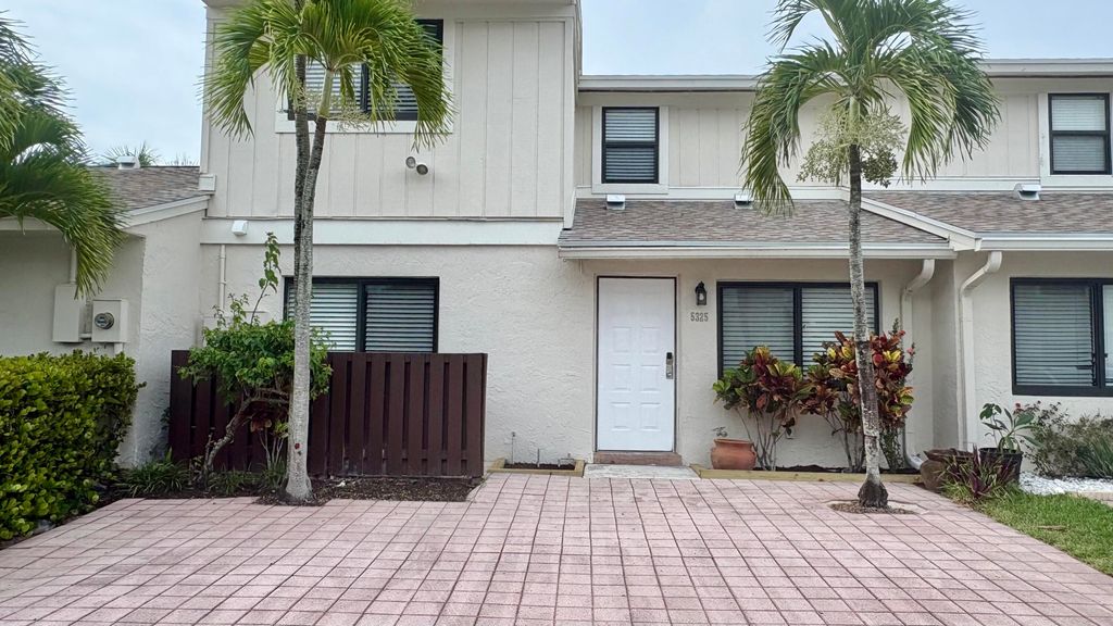 5325 TENNIS Lane, Delray Beach, FL 33484
