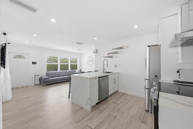 330 NE 59th Court, Oakland Park, FL 33334