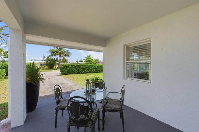 330 NE 59th Court, Oakland Park, FL 33334
