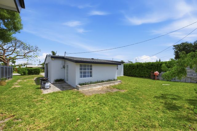 330 NE 59th Court, Oakland Park, FL 33334
