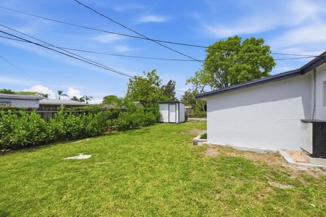 330 NE 59th Court, Oakland Park, FL 33334