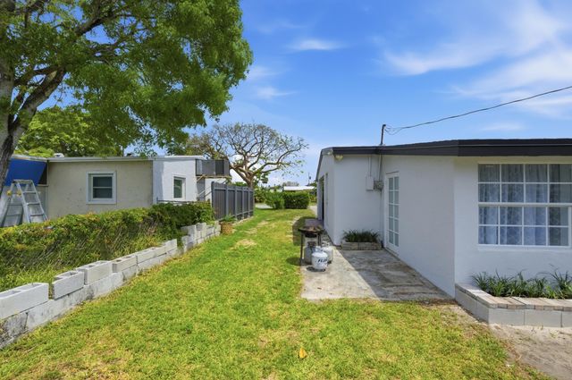 330 NE 59th Court, Oakland Park, FL 33334