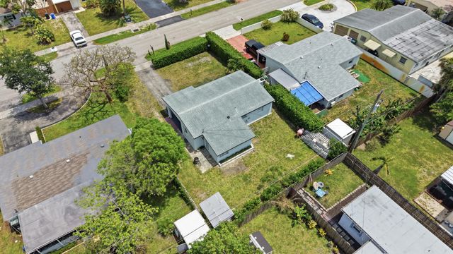330 NE 59th Court, Oakland Park, FL 33334