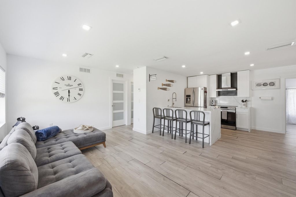 330 NE 59th Court, Oakland Park, FL 33334