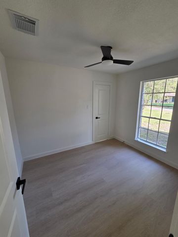7214 Whippoorwill Lane, Texas City, TX 77591
