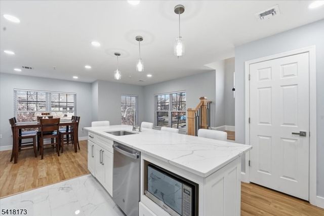 181 Court St, Newark City, NJ 07103