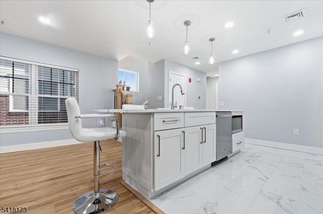 181 Court St, Newark City, NJ 07103