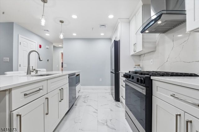 181 Court St, Newark City, NJ 07103