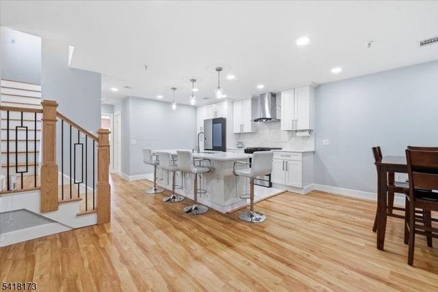 181 Court St, Newark City, NJ 07103