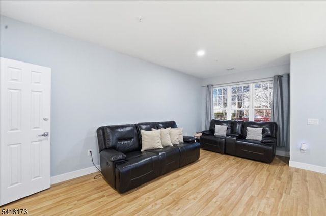 181 Court St, Newark City, NJ 07103