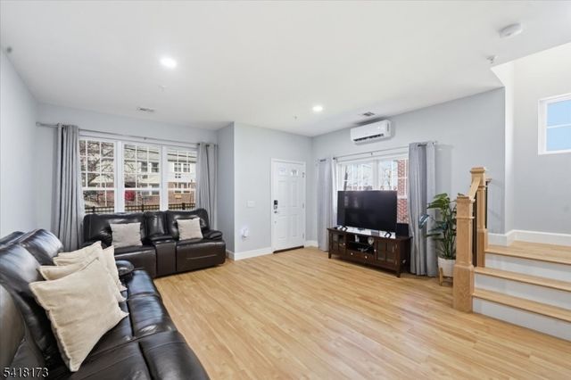 181 Court St, Newark City, NJ 07103