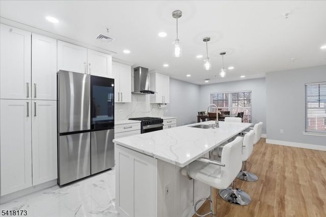 181 Court St, Newark City, NJ 07103