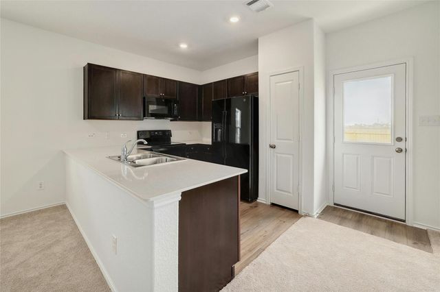 916 Rancho Del Cielo LOOP, Jarrell, TX 76537