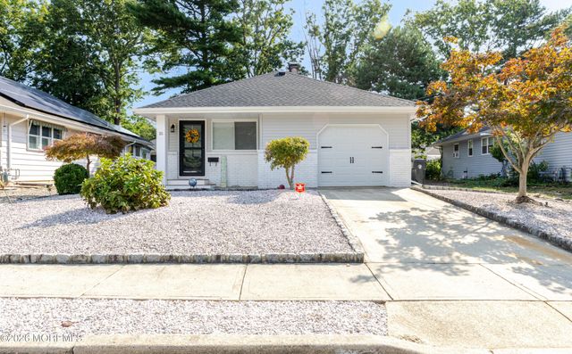15 Mount Logan Lane, Toms River, NJ 08753