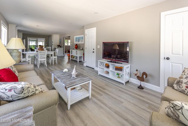 15 Mount Logan Lane, Toms River, NJ 08753