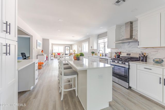 15 Mount Logan Lane, Toms River, NJ 08753