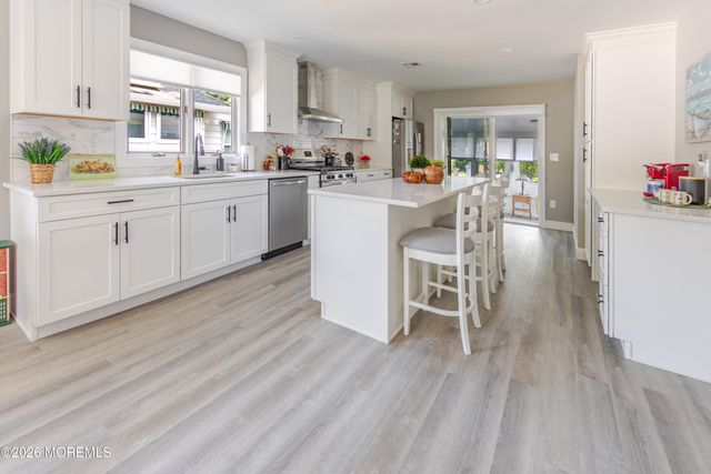 15 Mount Logan Lane, Toms River, NJ 08753