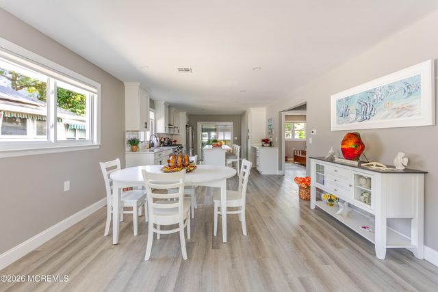 15 Mount Logan Lane, Toms River, NJ 08753