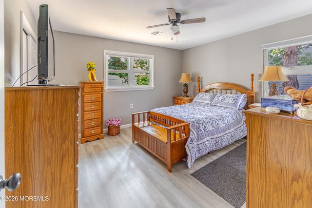 15 Mount Logan Lane, Toms River, NJ 08753