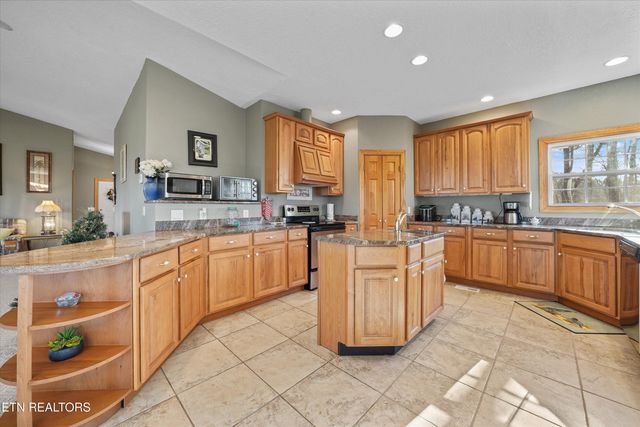 2993 Quarry Hollow Rd, Friendsville, TN 37737