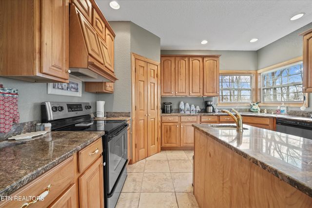 2993 Quarry Hollow Rd, Friendsville, TN 37737