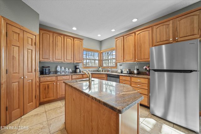 2993 Quarry Hollow Rd, Friendsville, TN 37737