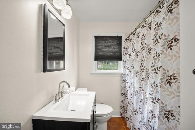 46 GRANDVIEW AVE, Hamilton, NJ 08620