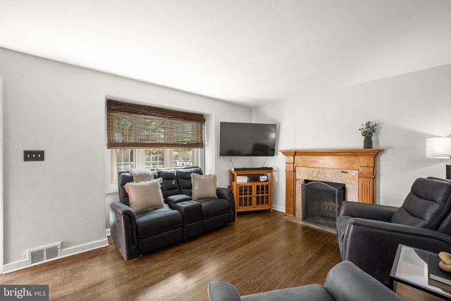 46 GRANDVIEW AVE, Hamilton, NJ 08620