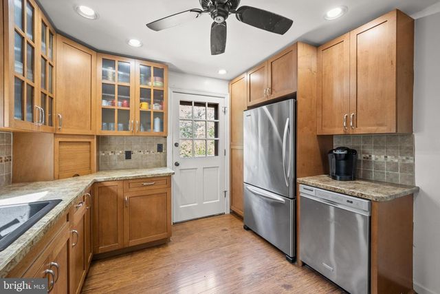 46 GRANDVIEW AVE, Hamilton, NJ 08620