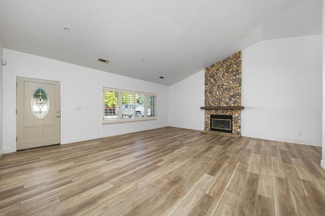 10324 Rio Sombra Ct, Oakdale, CA 95361