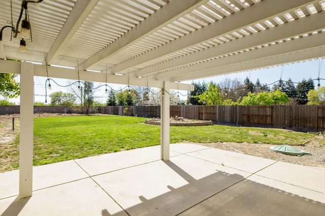 10324 Rio Sombra Ct, Oakdale, CA 95361